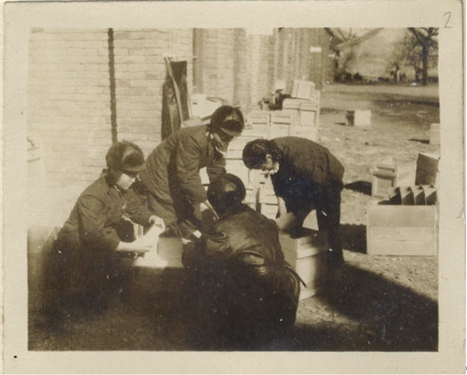 ▪时任市立医院内科医师刘保华、外科助理医师杜宗教、外科医师高彦君、护士赵秀梅四人整理行装