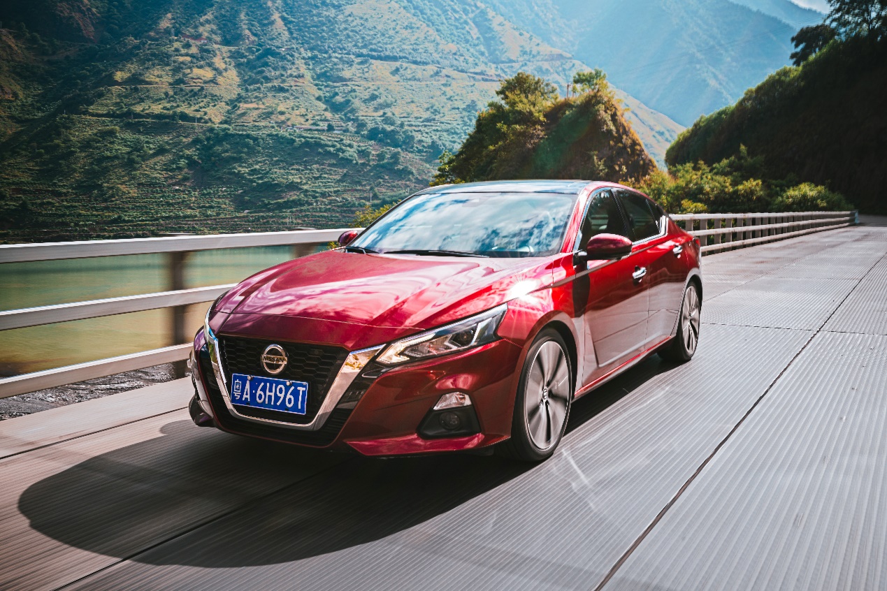 唯香车美景不可辜负试驾东风日产第七代天籁