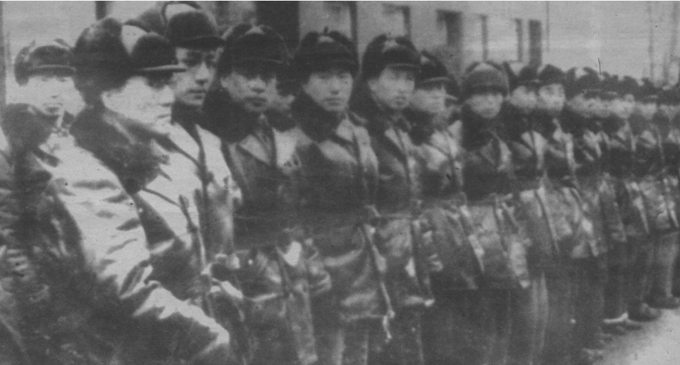 ▪第一批抗美援朝青岛医疗队(左起第二位时任外科主任王训颎、第五位X光室技术员乔林)