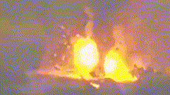 阿塞拜疆军事设备遭锁定轰炸：战车爆燃 士兵抱头逃窜