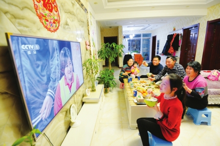 永济市开张镇的高作义创办家庭农场,规模种植富硒农作物,带动120余户