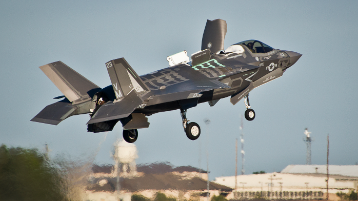 美军在日本岩国基地组建新战机中队正式追加部署16架f35b