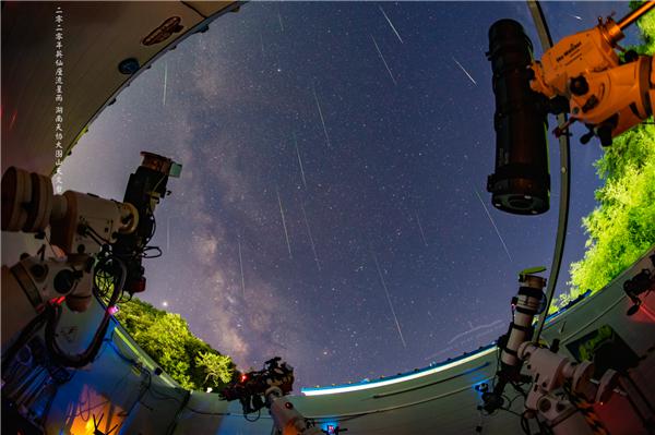 2020 年 8 月 12 日，英仙座流星雨迎来极大。供图 / 湖南省天文协会