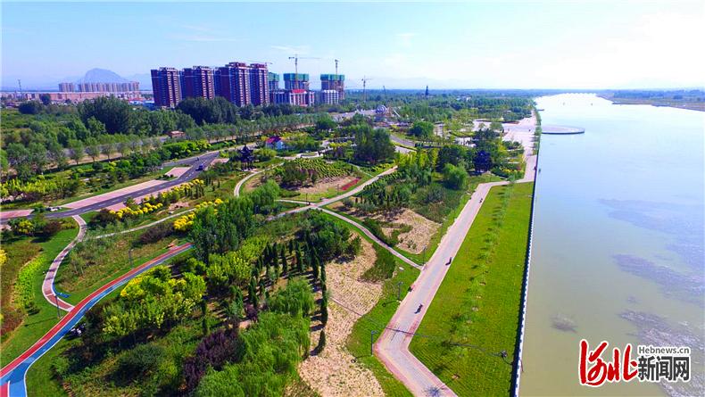 涿鹿县滨河公园一角。通讯员郭颖晖摄