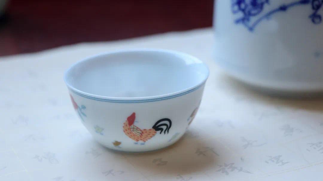 “鸡缸杯”究竟有何魅力,康雍乾三代都为它着了迷?凤凰网青岛_凤凰网