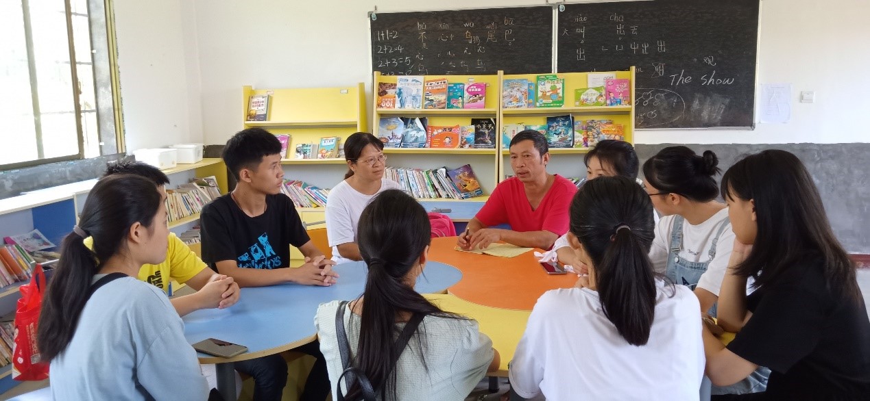 罗永华创办的“阳光辅导站”逐渐吸引了数名大学生前来辅导支教