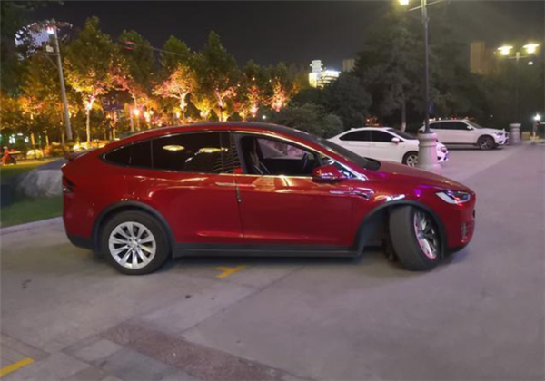 特斯拉大“翻车”！近3万辆Model S/X悬架或会断裂 官方发声召回