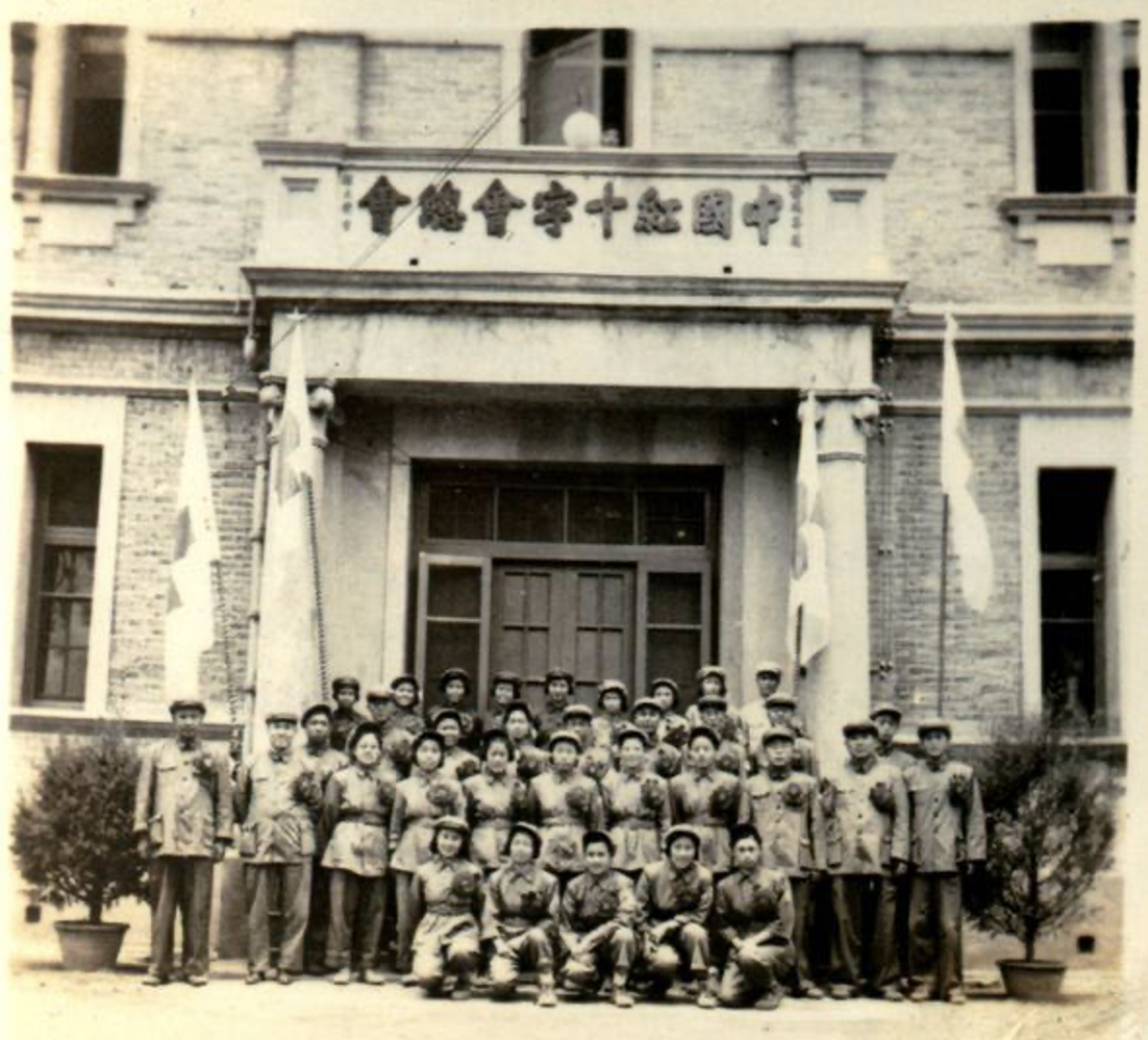 ▪在北京中国红十会合影