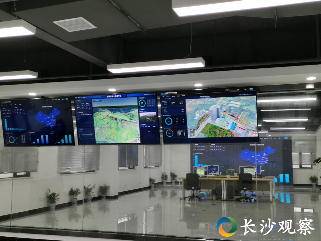 图为湖南中大检测技术集团有限公司云平台监控室