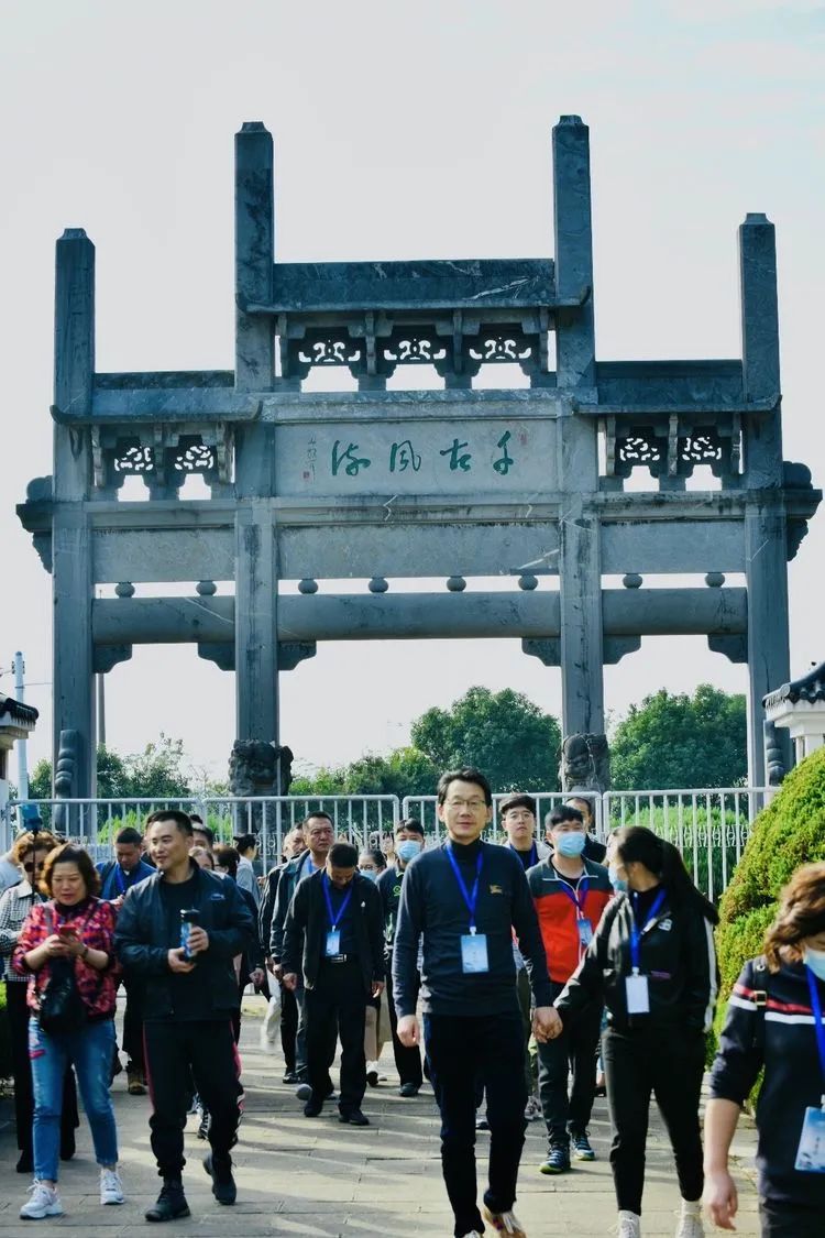跟着李白游皖南，穿越千年前盛世美景！领略安徽人文胜景，山水奇踪 ！