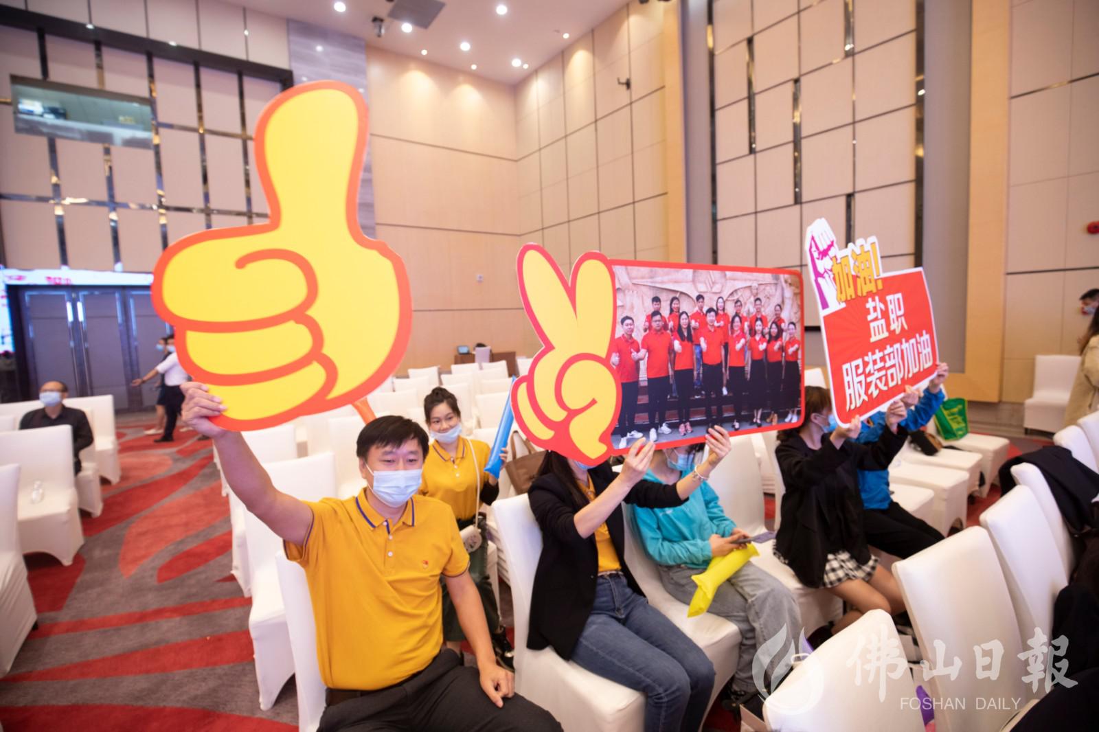 粉丝到场支持盐步职业技术学校。