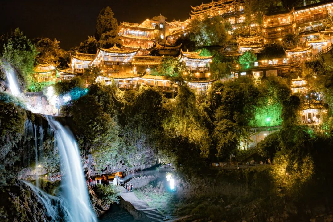 芙蓉镇人口数量_芙蓉镇夜景