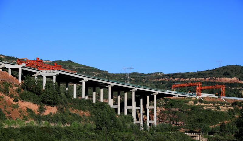 平天高速公路平凉段年底建成通车
