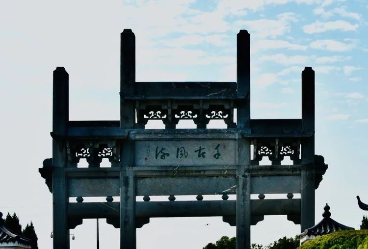 跟着李白游皖南，穿越千年前盛世美景！领略安徽人文胜景，山水奇踪 ！