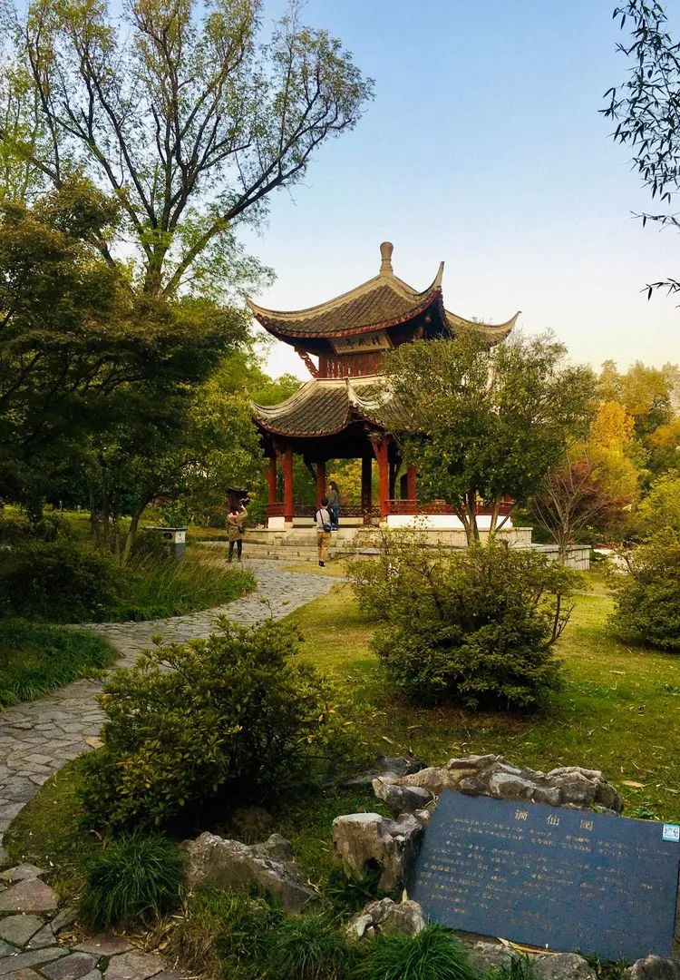 唐李公青莲祠