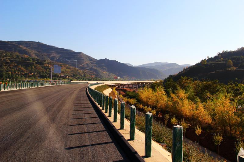 平天高速公路平凉段年底建成通车