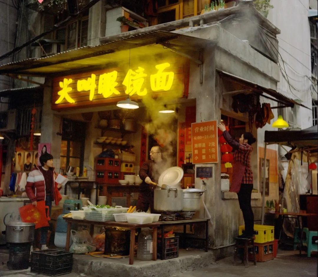 一碗 肥肠面,是大街小巷面馆里,最简单,也最常见的肥肠料理.