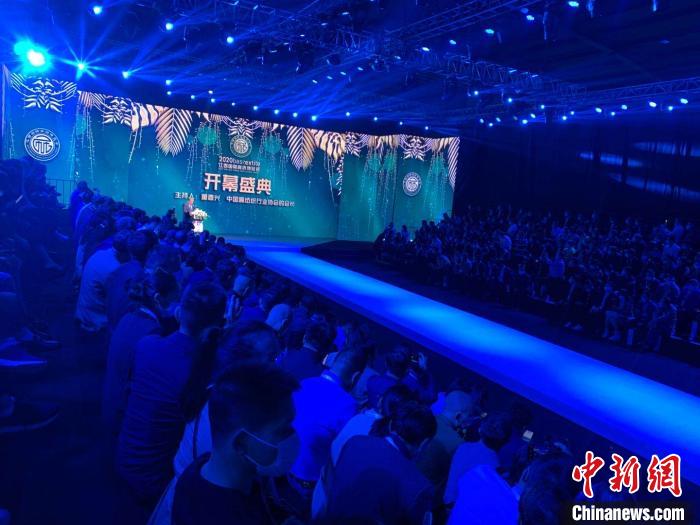 10月30日，2020江西国际麻纺博览会在“中国夏布之乡”江西省新余市分宜县开幕。　李韵涵　摄