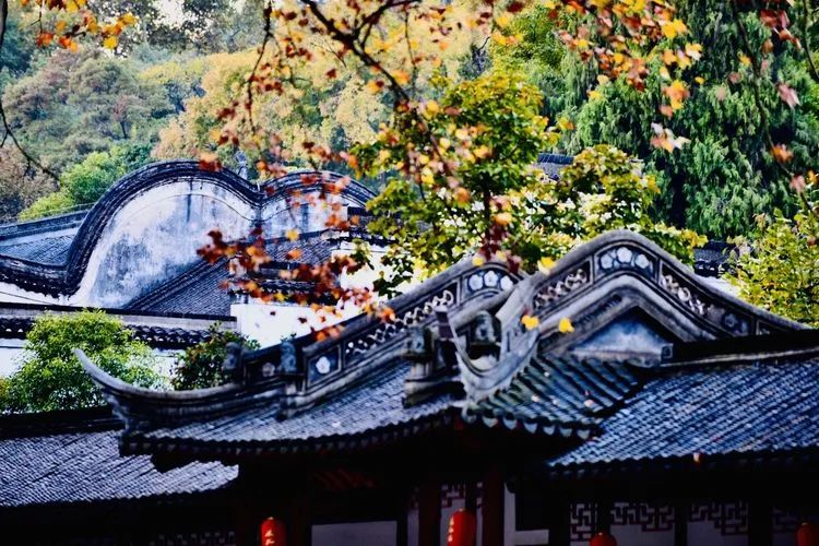 唐李公青莲祠门前秋色渐浓