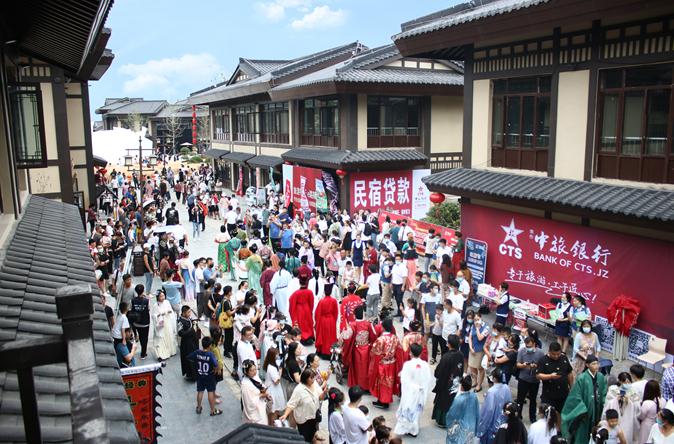 2020年7月22日,焦作中旅银行亮相修武“永不落幕的汉服节”。