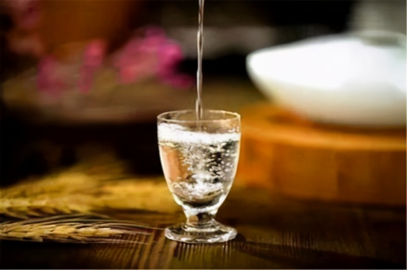 巭驼杂说,酒说之一:白酒究竟是不是粮食的精华?