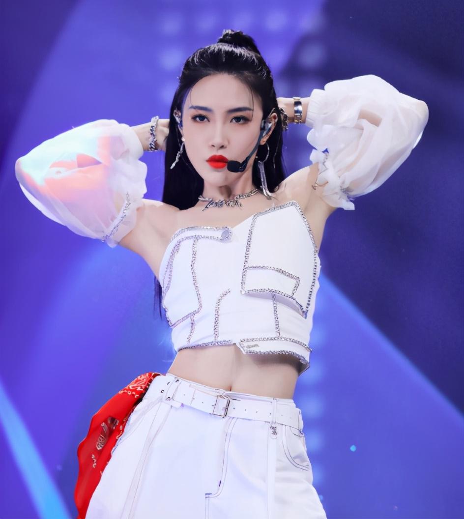 偷东西、队内霸凌、对蔡徐坤撒谎。《青你》成现实版《甄嬛传》？