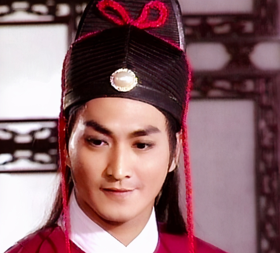 之后,何家劲也陆陆续续出演了一两部戏《财神客栈》和《新燕子李三》