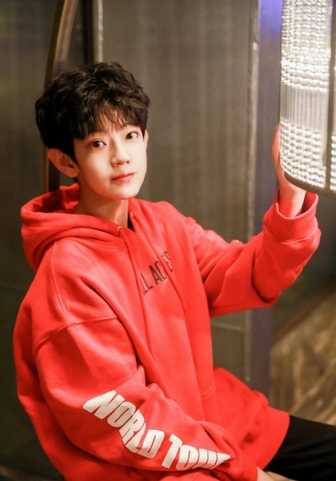 又一女孩爆料!张铭浩同款套路要礼物起色心,聊天记录依旧露骨