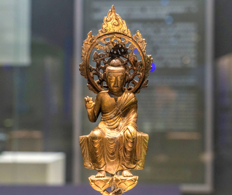 宁波博物院文物保护修复技艺展示亮相，图为鎏金弥勒佛坐像(五代)。