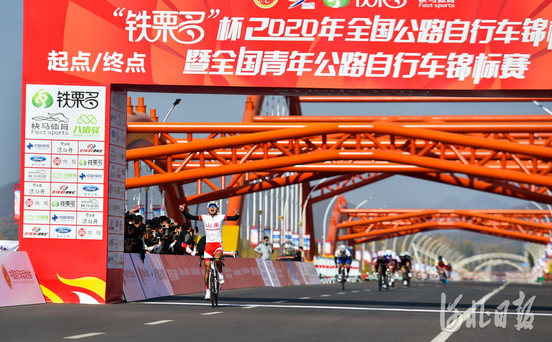 2020年10月30日，山东选手王美银率先冲过终点。