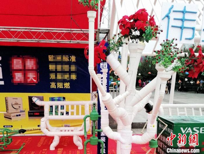 利用水管废料制作的花盆。陈军建供图