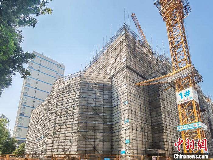 广州粤剧院裙楼结构正式封顶超大模板最大支模高如10层楼