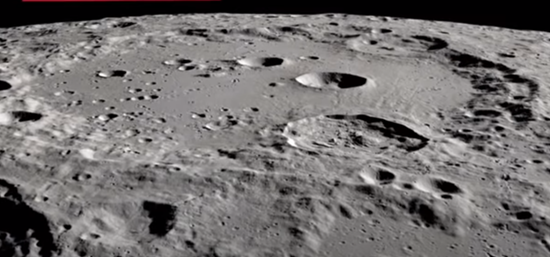 NASA:在阳光照射的月球表面发现水