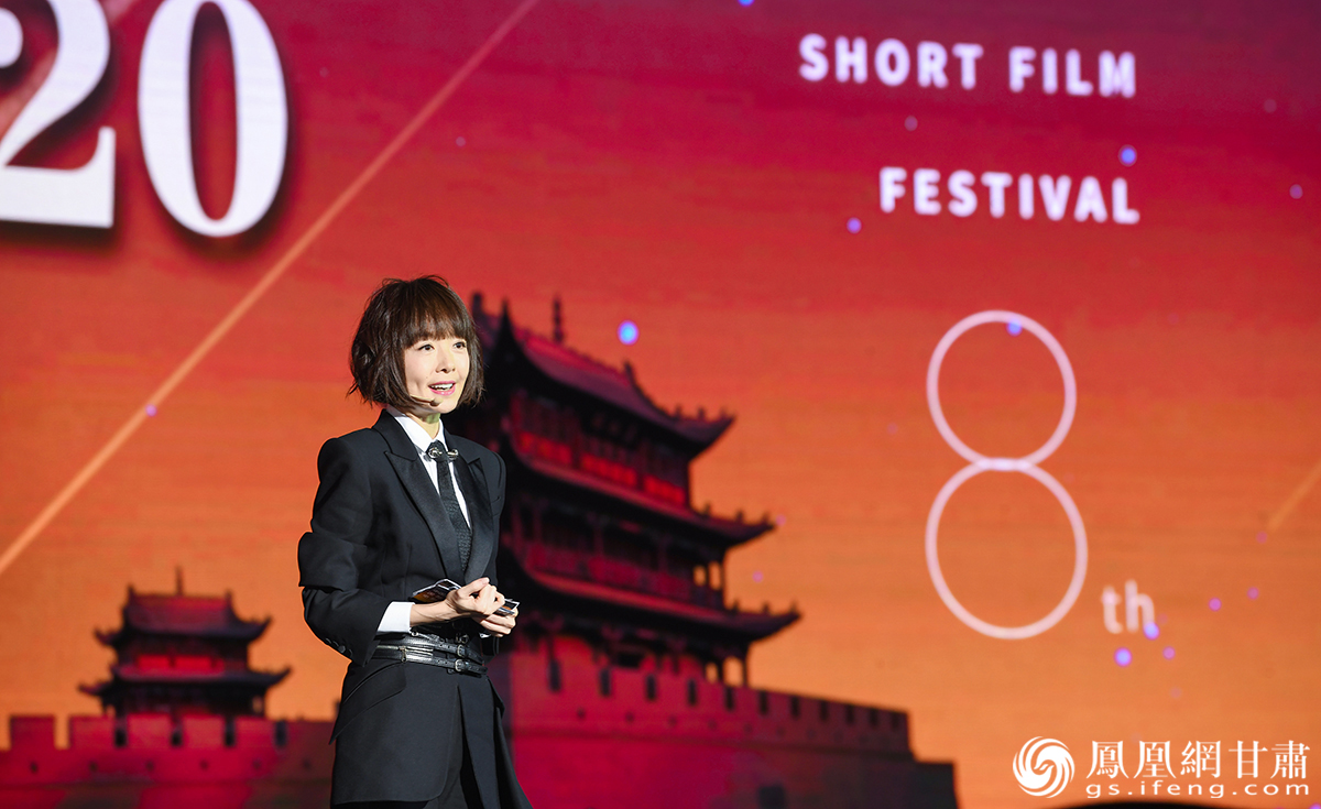 知名主持人鲁豫主持“影像中的2019—2020”高端对话 杨艺锴 摄