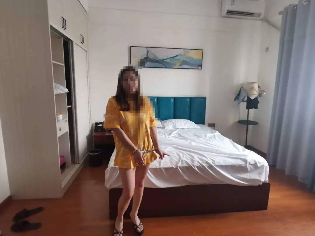 龙城派出所立即组织警力前往现场抓捕,在宾馆内抓获两名涉嫌卖淫嫖娼