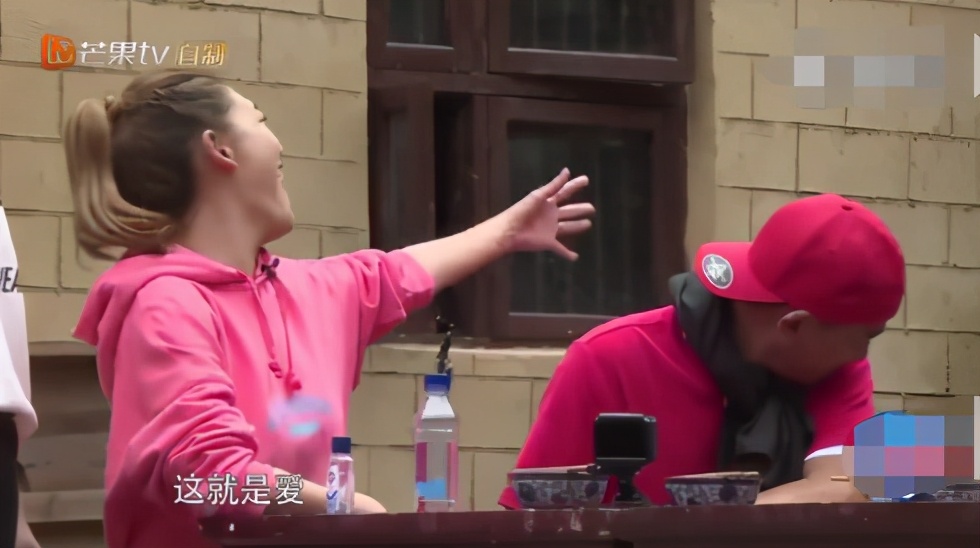 李沁是娱乐圈隐形直男斩？和邓伦杨洋传绯闻。肖战也被指喜欢她