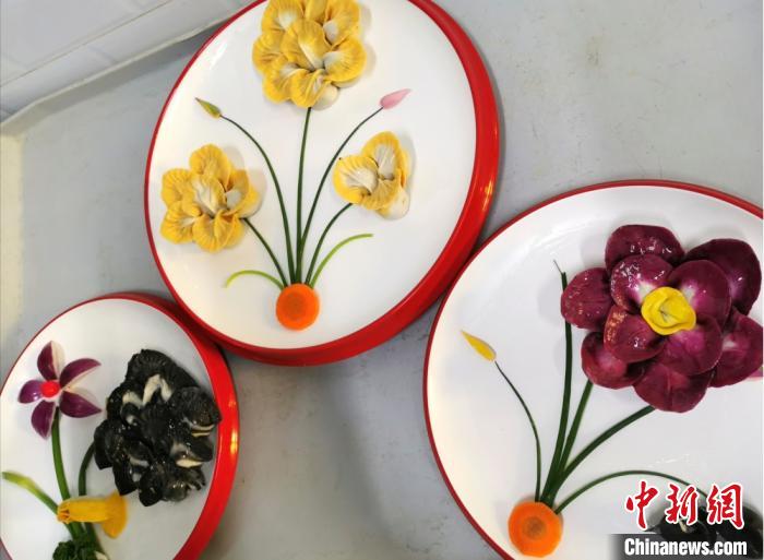 为讨好彩头，“七彩饺子宴”也分为“金榜题名饺子宴”“乔迁之喜饺子宴”“喜添新丁饺子宴”等。　闫姣 摄