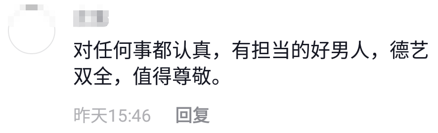 64岁陈宝国罕现身！穿着朴素挺肚腩与人合影。不带保镖毫无架子
