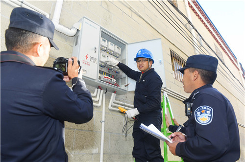 2020年10月29日,國網安徽省電力有限公司援藏幫扶技術人員會同西藏山