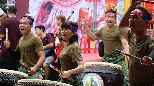 台军欲成立“战鼓队” 台网友嘲讽：要靠击鼓吓退解放军？
