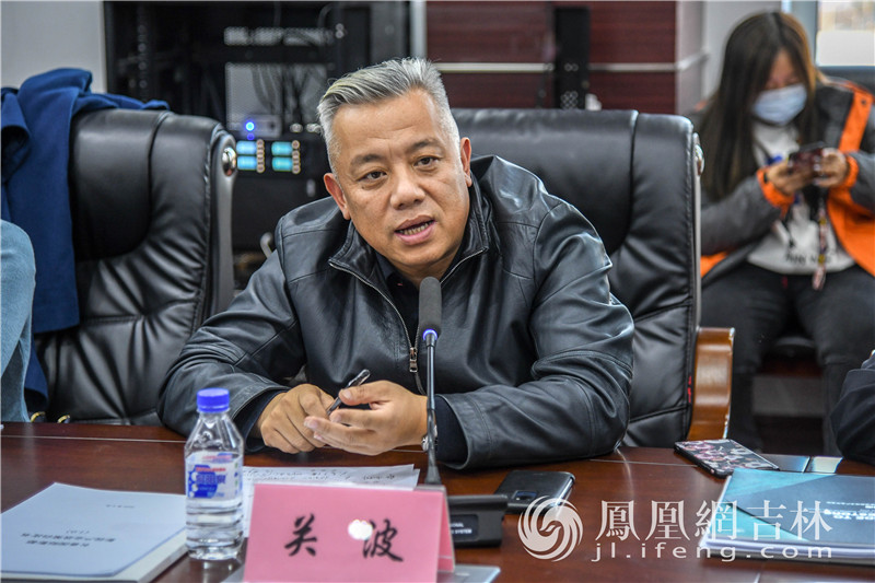 吉林省政协委员、吉林省侨联副主席关波在会上发言。
