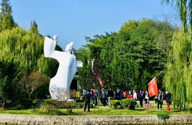 跟着李白游皖南，穿越千年前盛世美景！领略安徽人文胜景，山水奇踪 ！