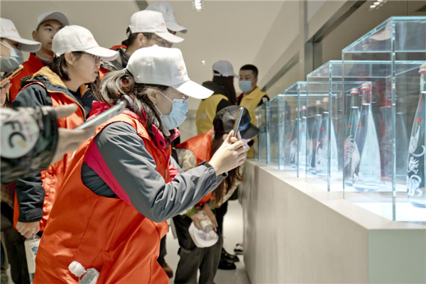 “好水探源 同心同行” -农夫山泉长白山最美工厂“寻源”之旅