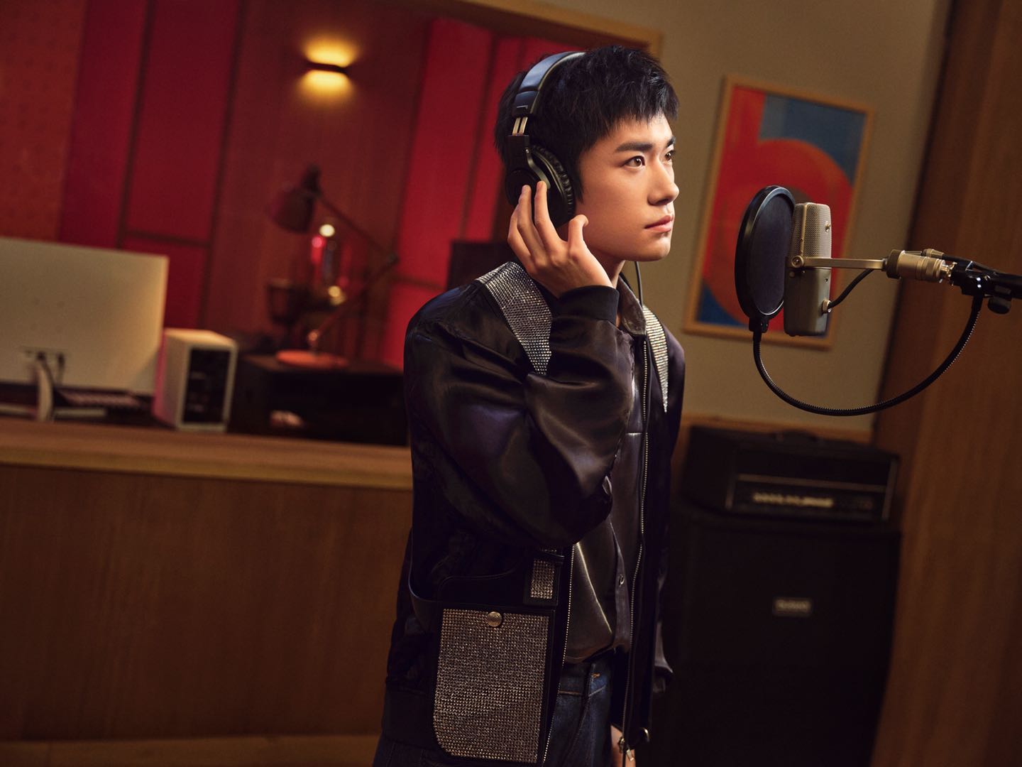 易烊千玺演唱双11主题曲1起挺你跨次元歌舞秀mv尽情炫目