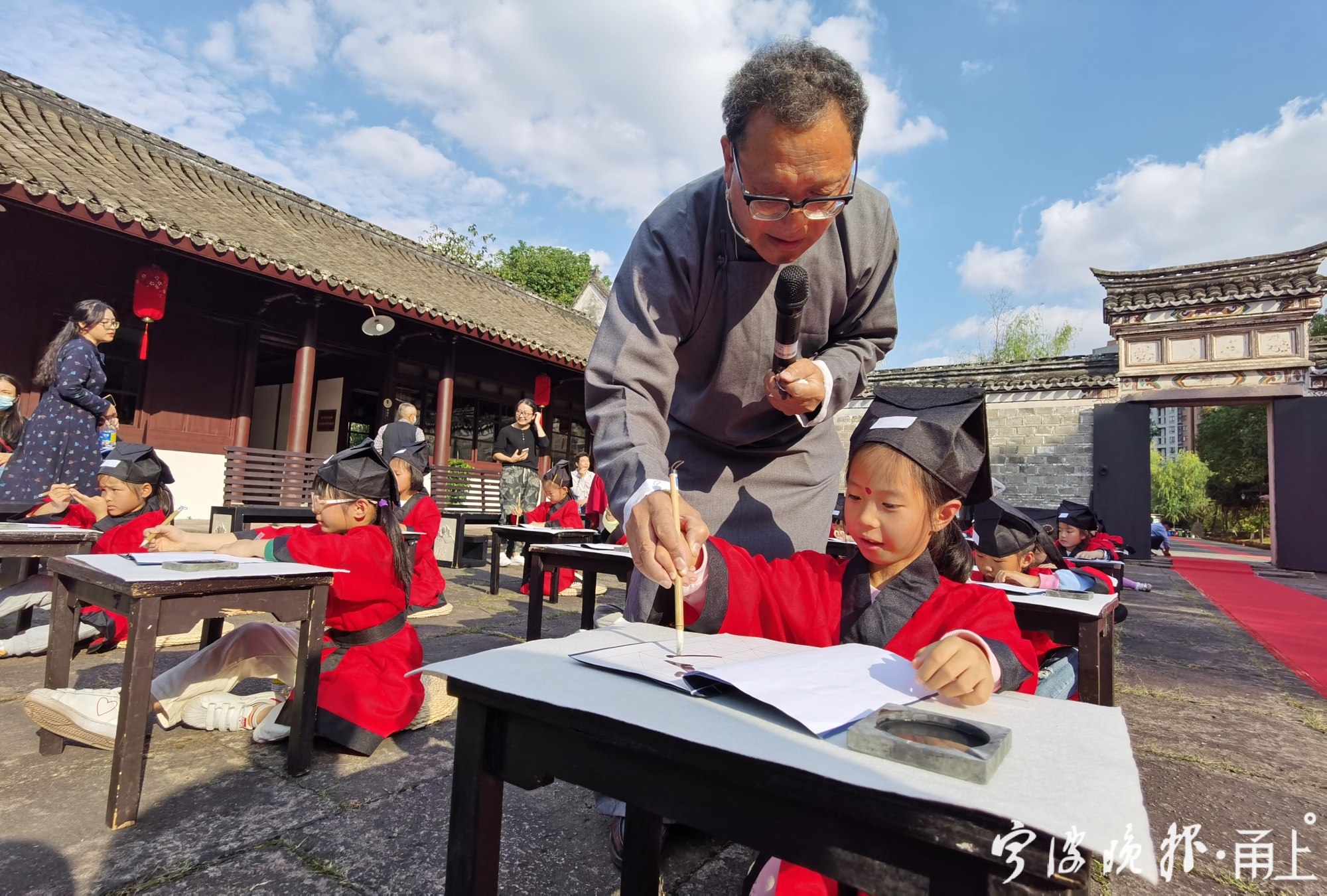 江南第一学堂举行"开笔礼"大典,宁波首个"四知"讲堂揭牌