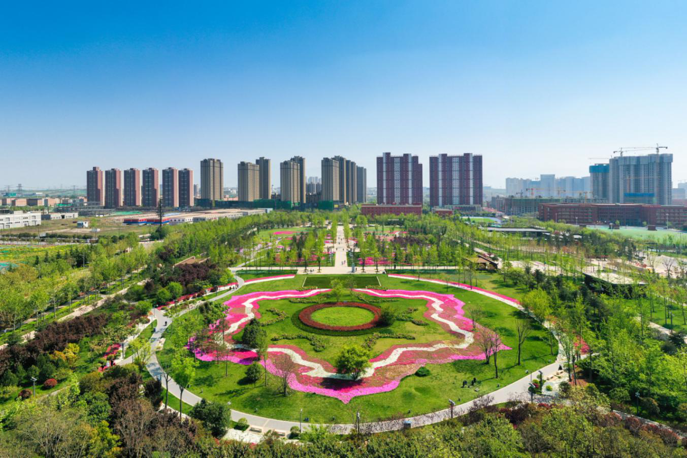 世子公园花团锦簇