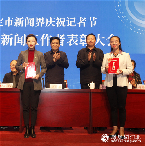图4：颁发证书。郭升强/摄