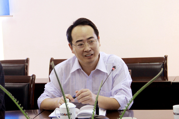 公开简历显示,余学峰,男,汉族,1969年4月生,枞阳人,中央党校大学学历