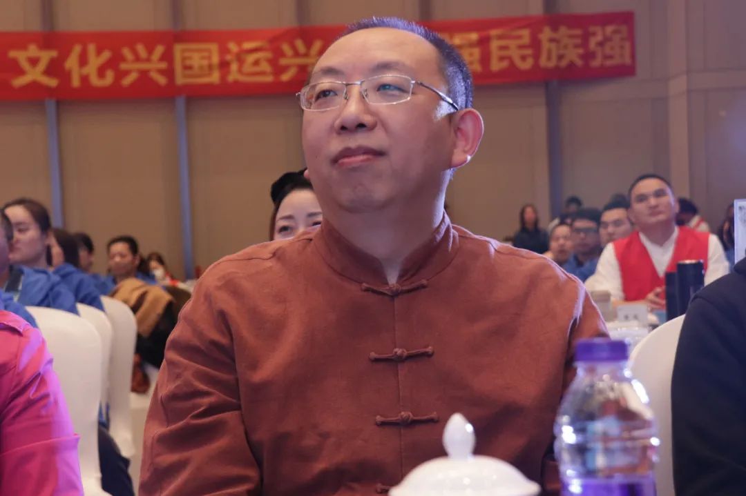 学院教授,管理学博士,中国企业管理研究会管理哲学专委会副会长贾旭东