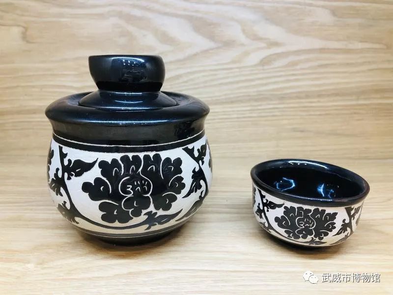 西夏剔花温酒壶